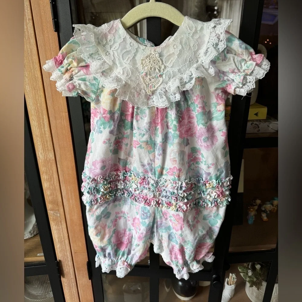 💐Vintage 1980s Rare Editions Baby Romper Floral Lace Bubble Romper collar ruffle